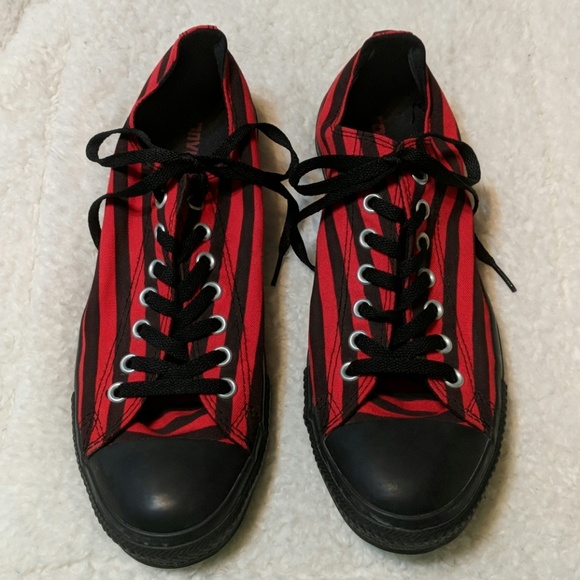 black converse red stripe